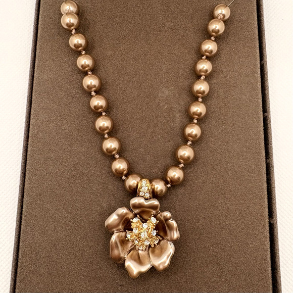 Vintage Nolan Miller Glamour Collection Simulated Pearl Blooming Flower Necklace - Picture 2 of 11